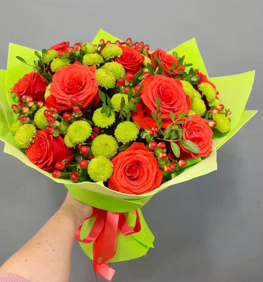 Букет цветов из: Хризантемы и Розы в Медногорске