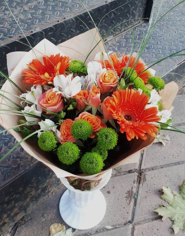 Букет цветов из: Герберы, Хризантемы, Альстромерии и Розы в Медногорске