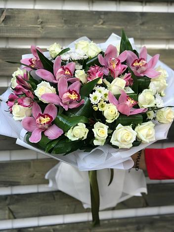 Букет цветов из: Розы и Хризантемы в Медногорске