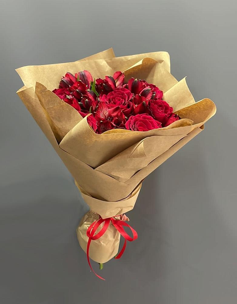 Букет цветов из: Альстромерии и Розы в Медногорске