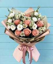Букет цветов из:  Розы, Альстромерии и Лизиантусы в Медногорске