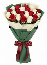 Букет Микс из красных и белых роз в Медногорске