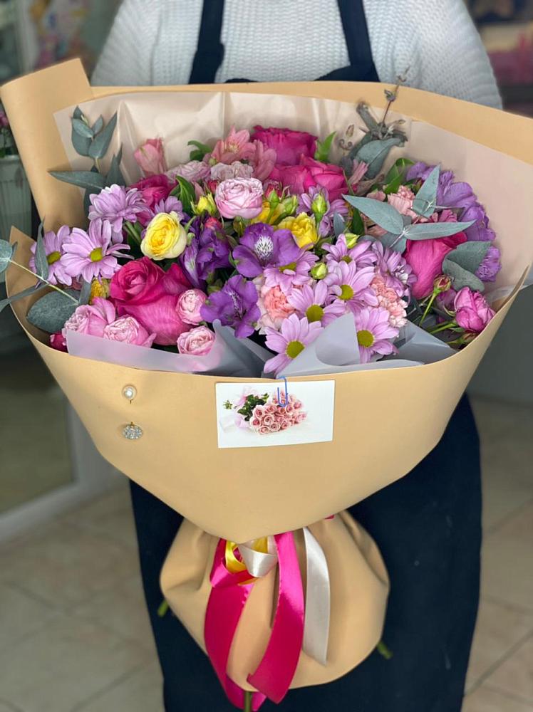 Букет цветов из: Хризантемы, Гвоздики и Альстромерии в Медногорске