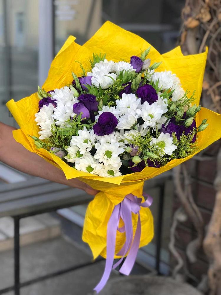 Букет цветов из: Ирисы, Хризантемы и Ромашки в Медногорске