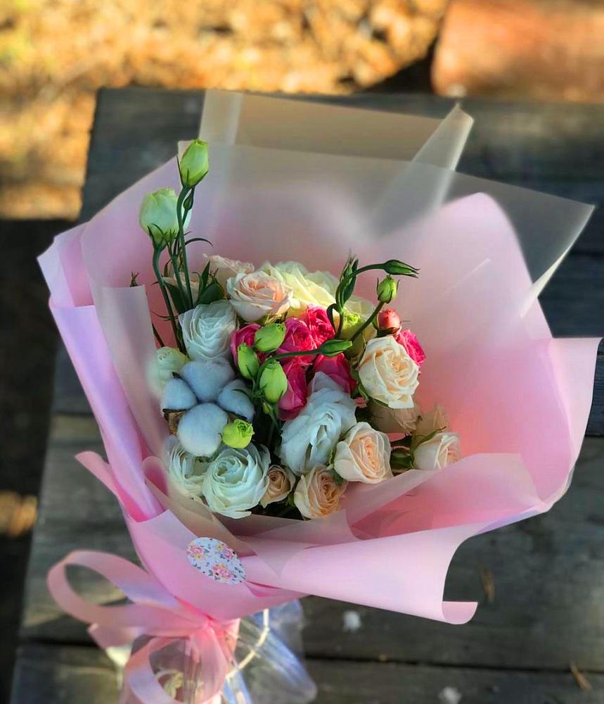 Букет цветов из: Розы и Лизиантусы в Медногорске