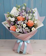 Букет цветов из:  Лизиантусы, Розы, Альстромерии и Гипсофила в Медногорске