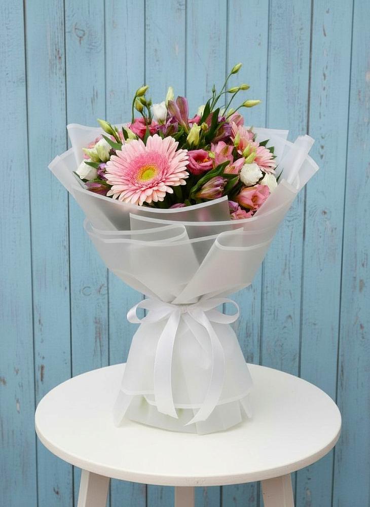 Букет цветов из: Герберы, Альстромерии и Лизиантусы в Медногорске