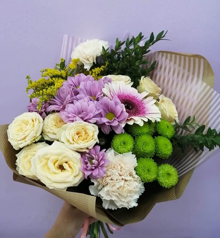 Букет цветов из: Хризантемы, Розы, Гвоздики и Герберы в Медногорске