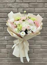 Букет цветов из:  Гвоздики, Розы, Лизиантусы и Хризантемы в Медногорске