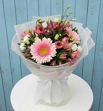 Букет цветов из:  Герберы, Альстромерии и Лизиантусы в Медногорске
