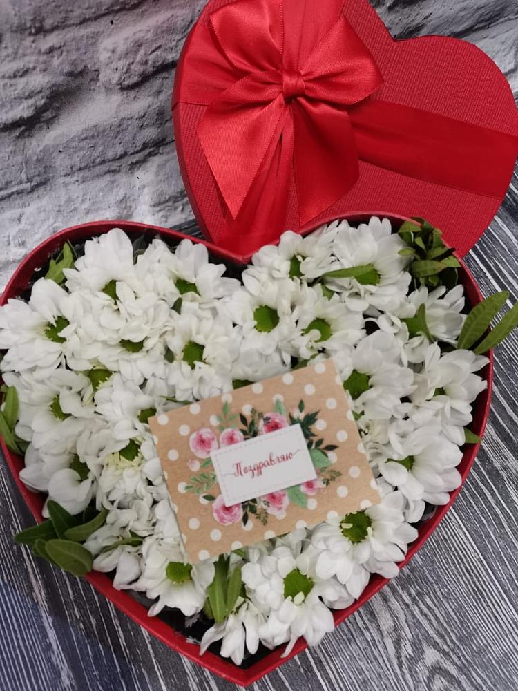 Цветочная композиция из Хризантемы в виде сердца в Медногорске