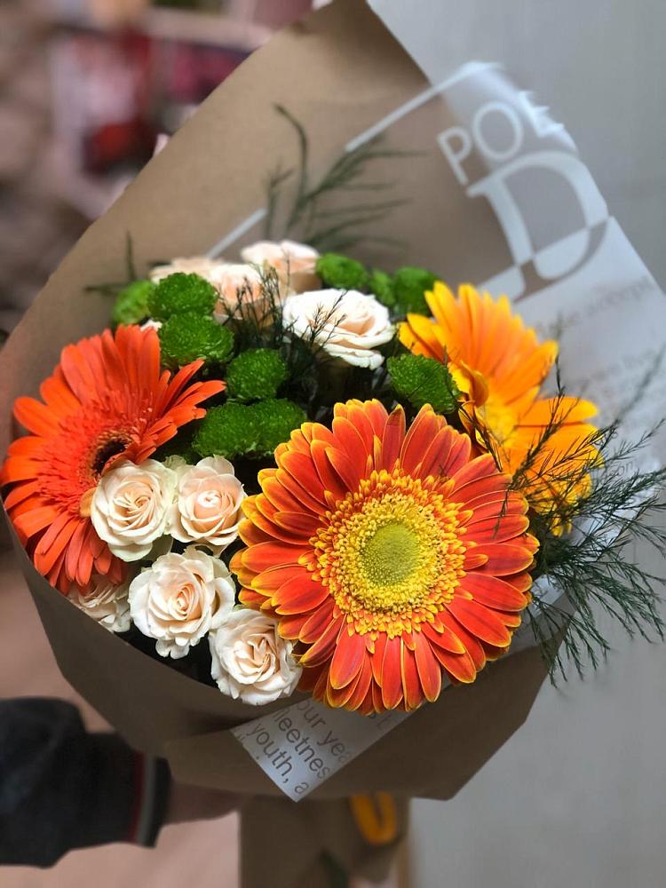 Букет цветов из: Герберы, Хризантемы и Розы в Медногорске