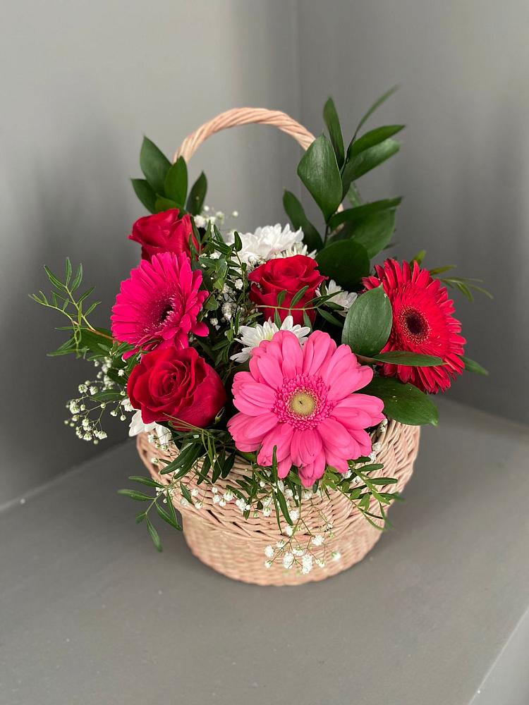 Цветочная композиция из Розы, Хризантемы и Герберы в корзине в Медногорске