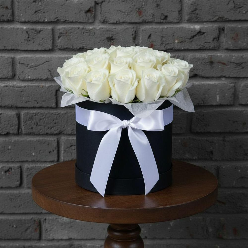 Цветочная композиция из Розы в шляпной коробке в Медногорске