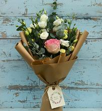 Букет цветов из:  Розы и Лизиантусы в Медногорске