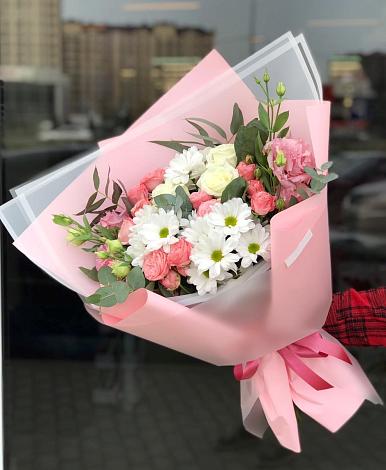 Букет цветов из: Розы, Лизиантусы и Хризантемы в Медногорске