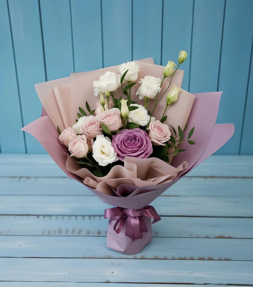 Букет цветов из: Розы и Лизиантусы в Медногорске